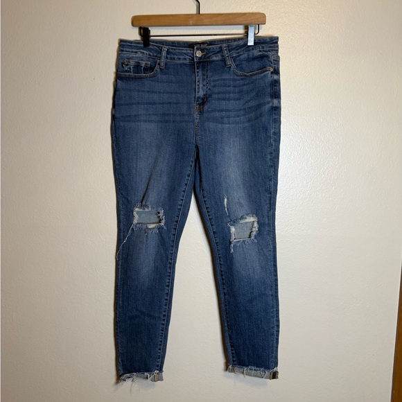 Judy‎ Blue Destroyed Knee High Waist Skinny Jean - Picture 2 of 8